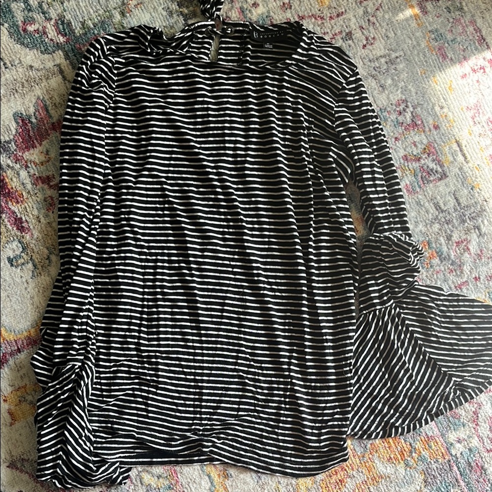 Bobeau Black and White Ruffled Long Sleeve Blouse